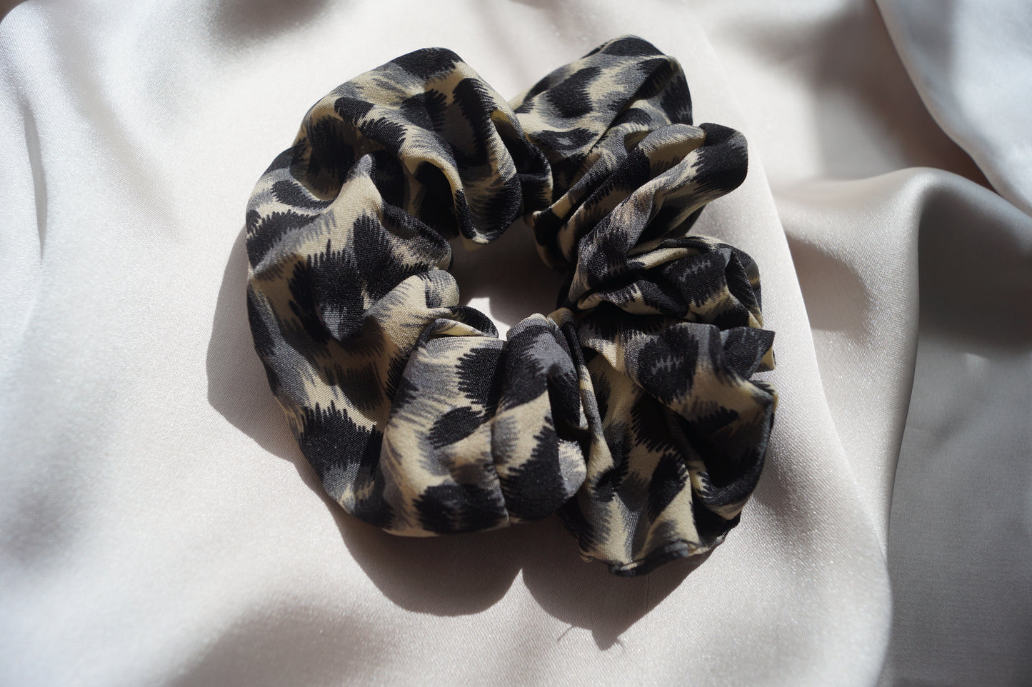 Leo Scrunchie Schwarz