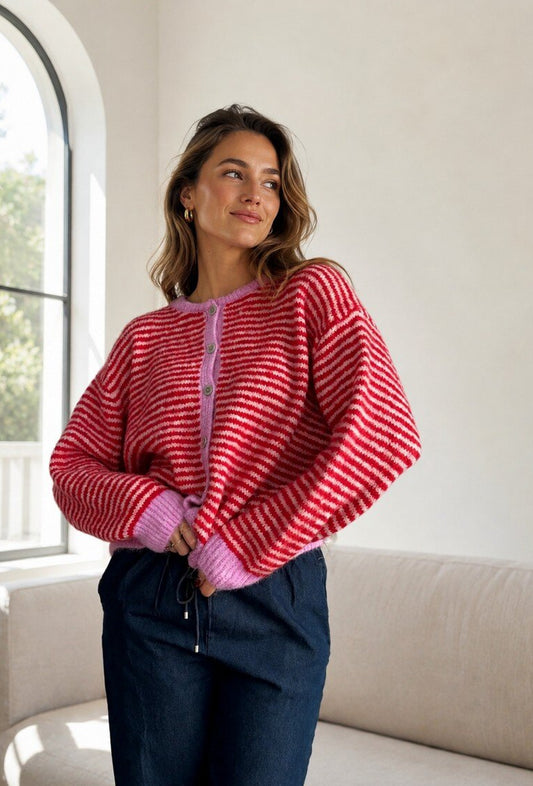 Gestreifte Strickjacke in Rot und Pink – Gesamtansicht