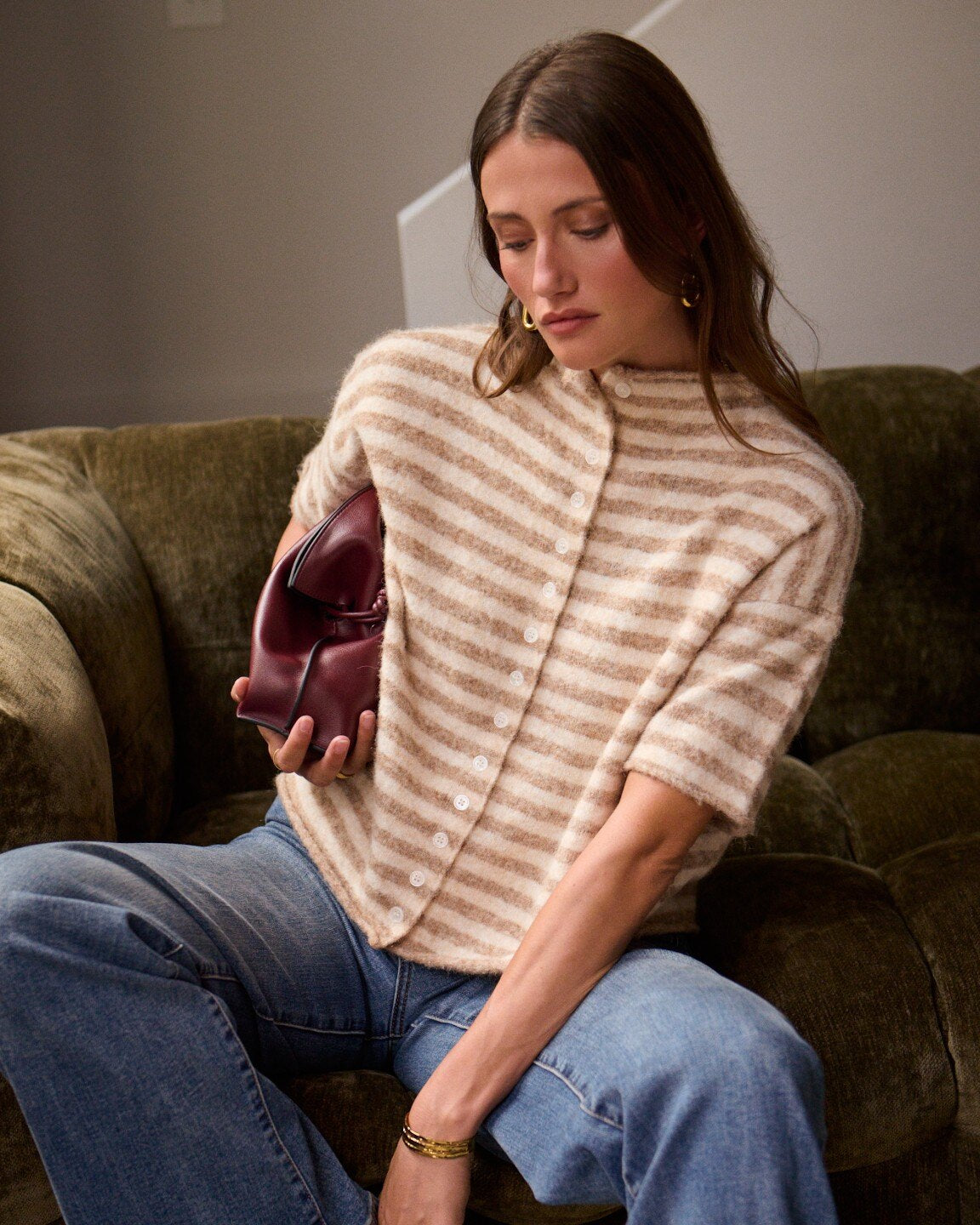 Gestreiftes Strickshirt in Beige und Creme – Rückansicht