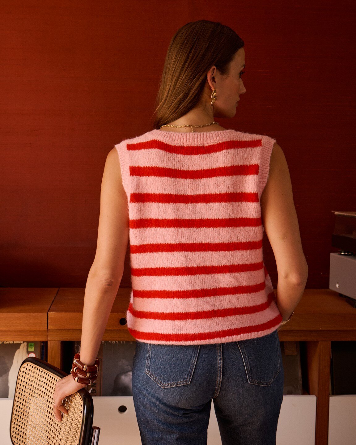 Gestreifter Pullunder Livia in Rot und Rosa – Stylingansicht