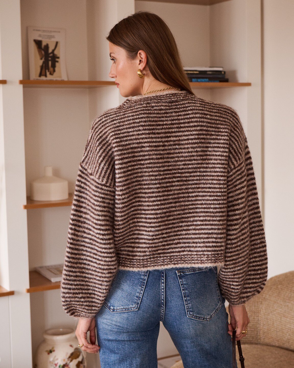Brauner Streifenpullover Nola – Stylingansicht