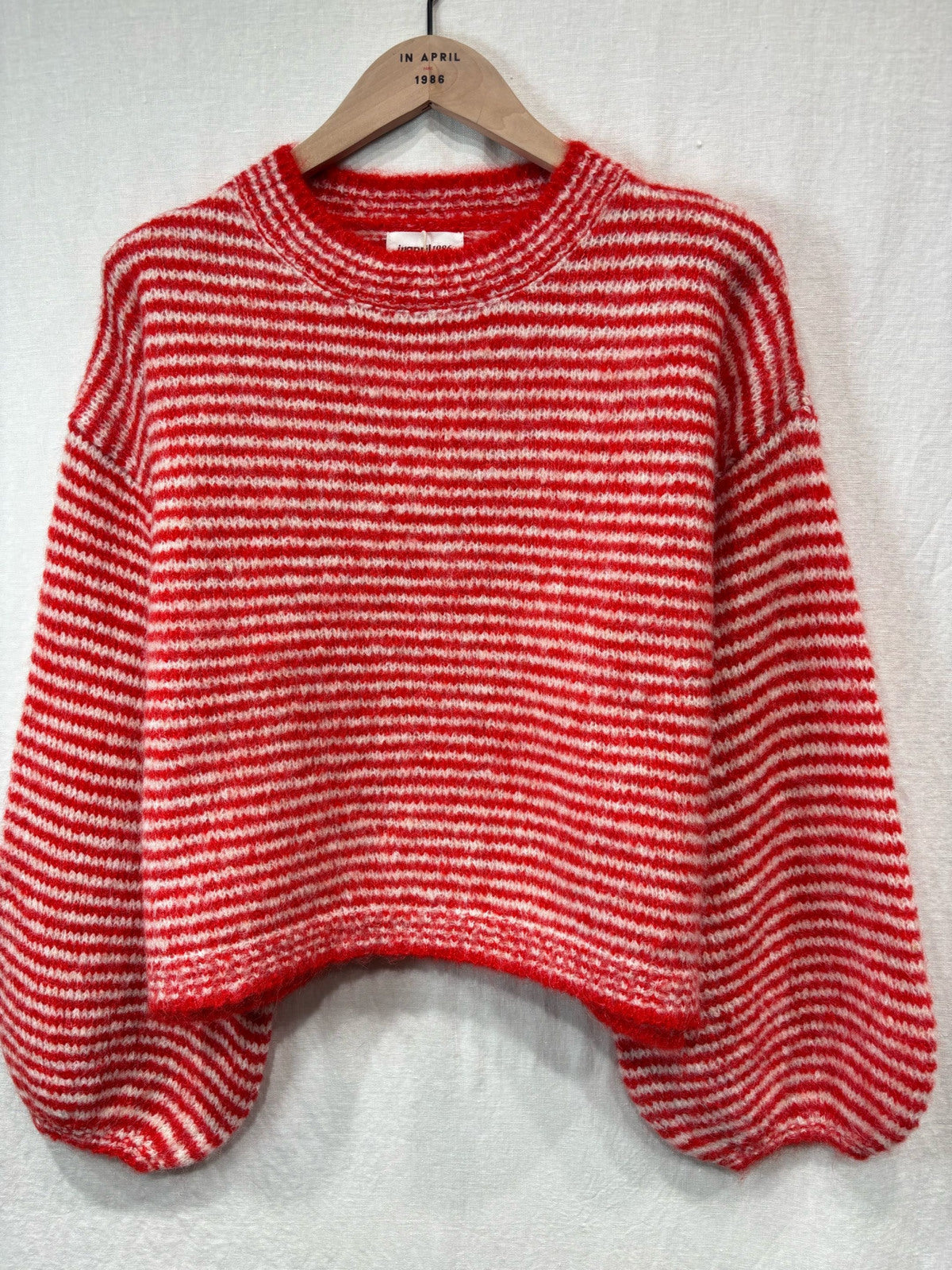 Roter Streifenpullover Nola – Stylingansicht