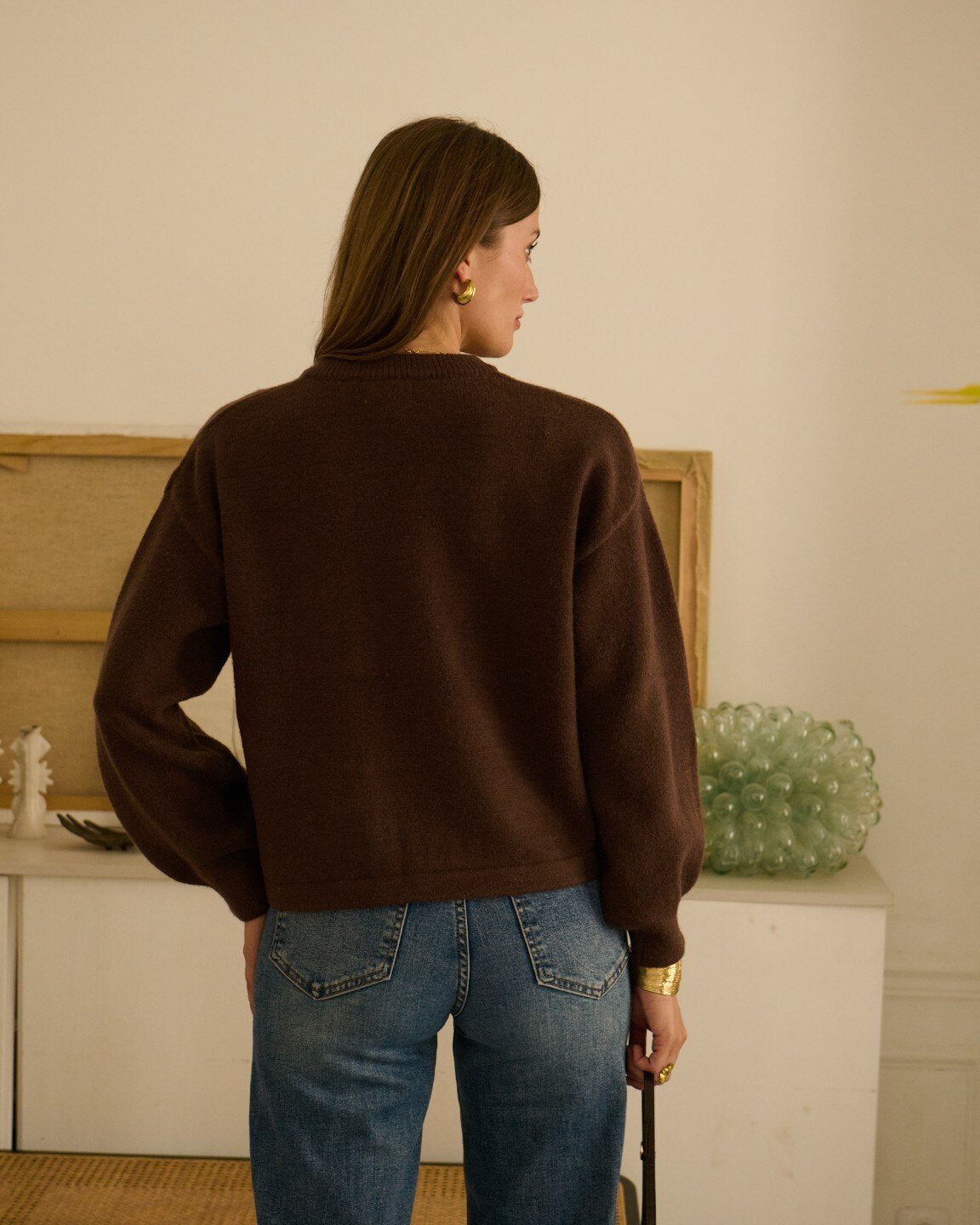 Strickjacke Akari mit zarten Knebelverschlüssen – Detailansicht