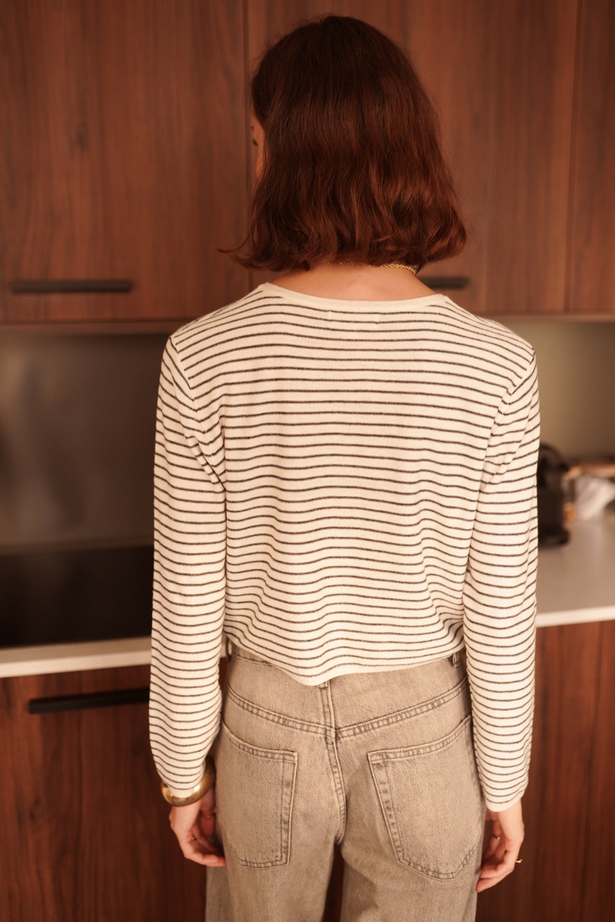 Strickjacke Lia in Beige-Schwarz – Rückansicht
