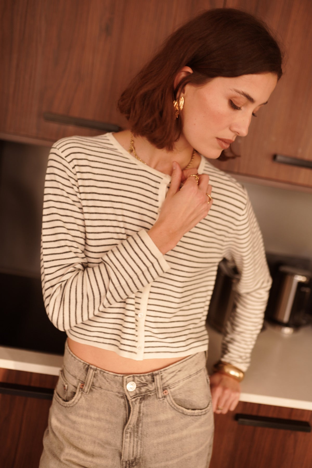 Strickjacke Lia in Beige-Schwarz – Stylingansicht
