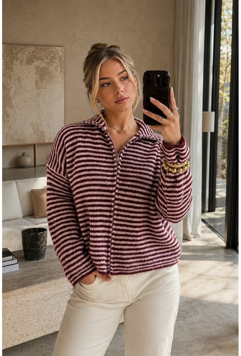 Gestreifte Zip-Strickjacke Juna in Burgundy – Stylingansicht