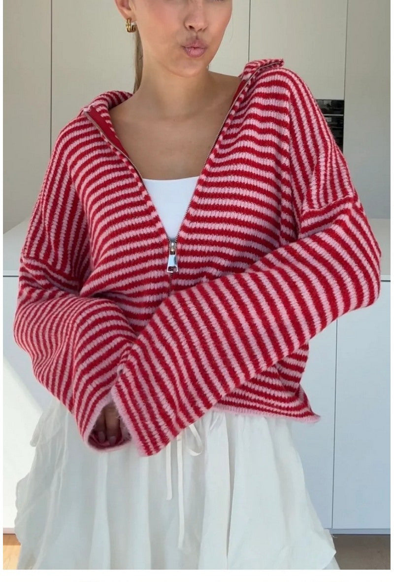 Zip-Strickjacke Juna in Rot gestreift – Vorderansicht