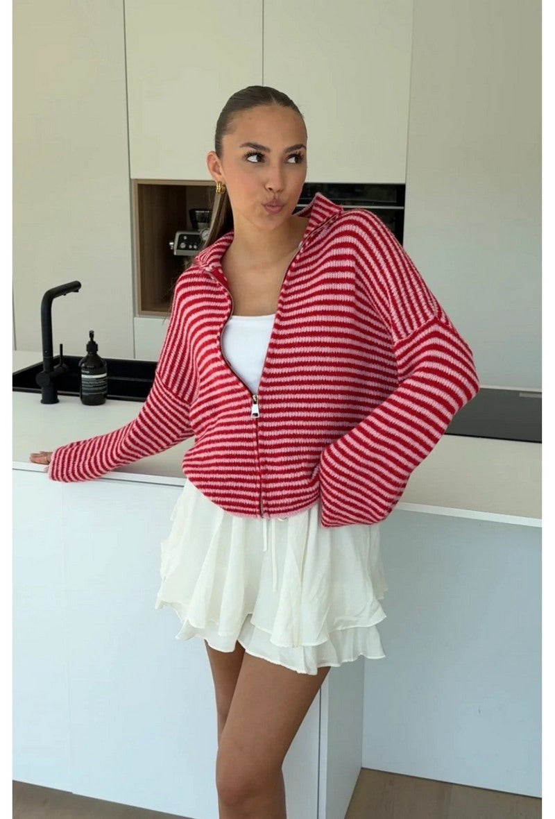 Gestreifte Zip-Strickjacke Juna in Rot – Stylingansicht